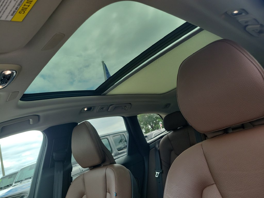 Used 2019 Volvo XC60 T6 Momentum w/ Multimedia Package AWD/4WD image 20