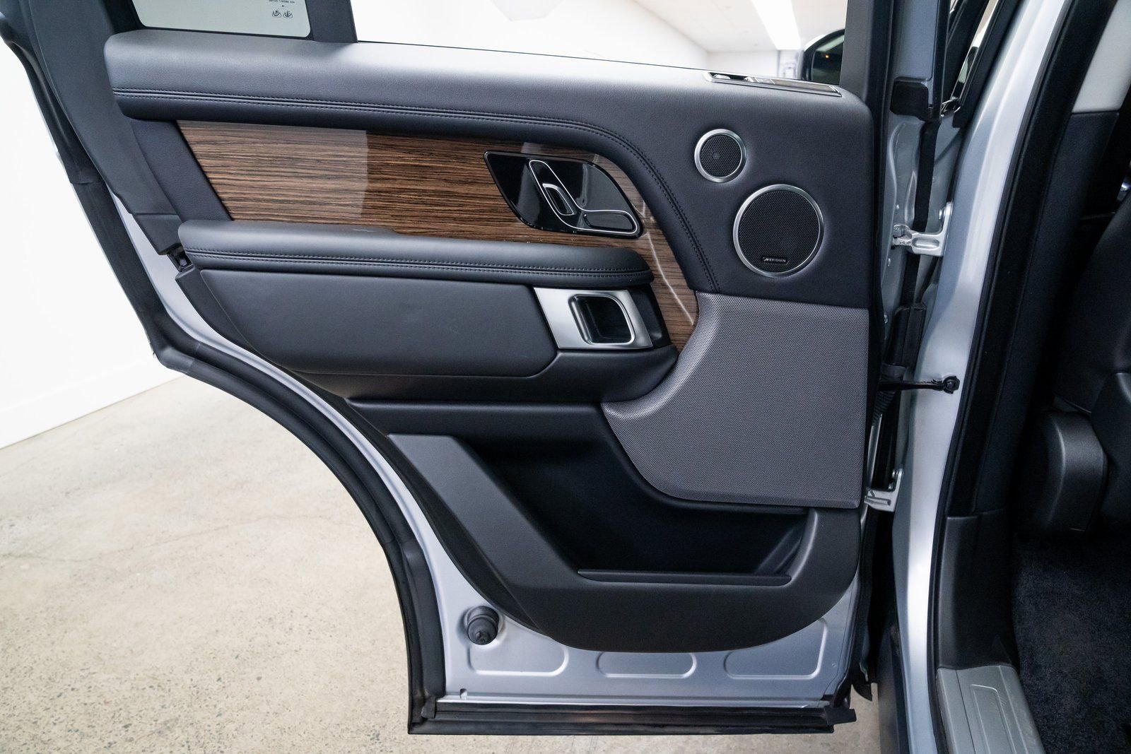 Used 2019 Land Rover Range Rover Supercharged AWD/4WD image 19