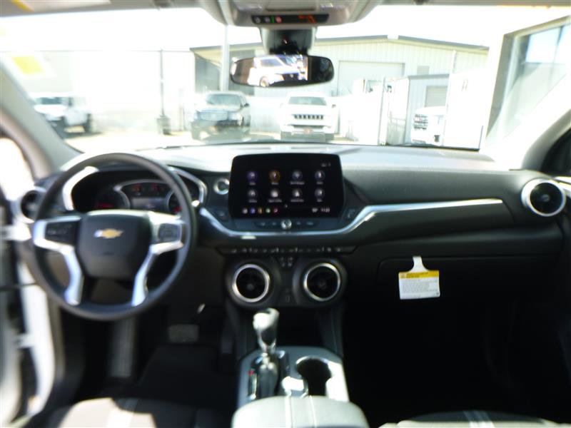 Used 2025 Chevrolet Blazer LT FWD image 9