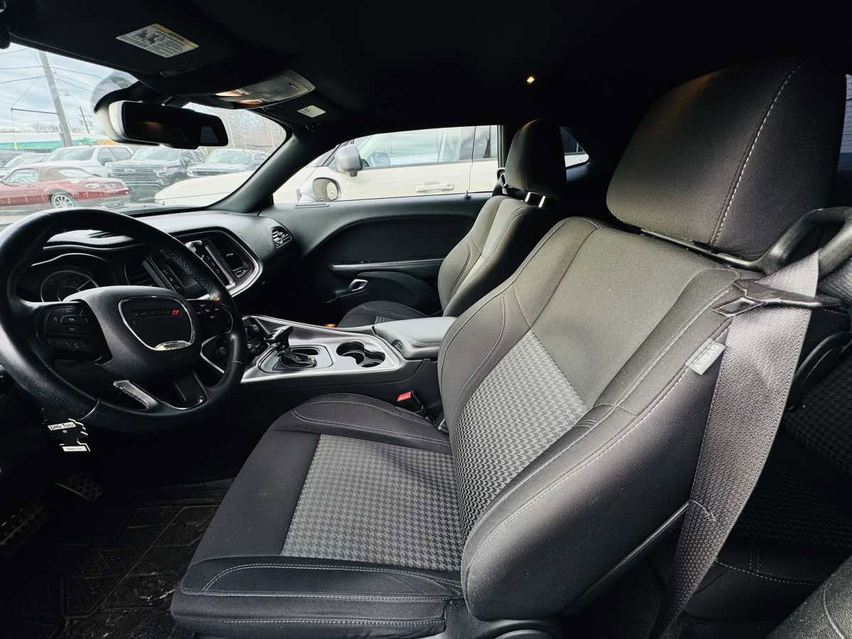 Used 2015 Dodge Challenger SXT RWD image 16