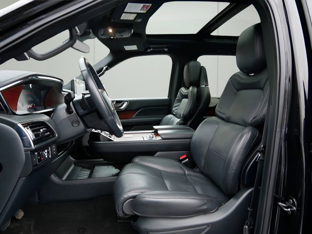 Certified 2023 Lincoln Navigator Reserve AWD/4WD image 10