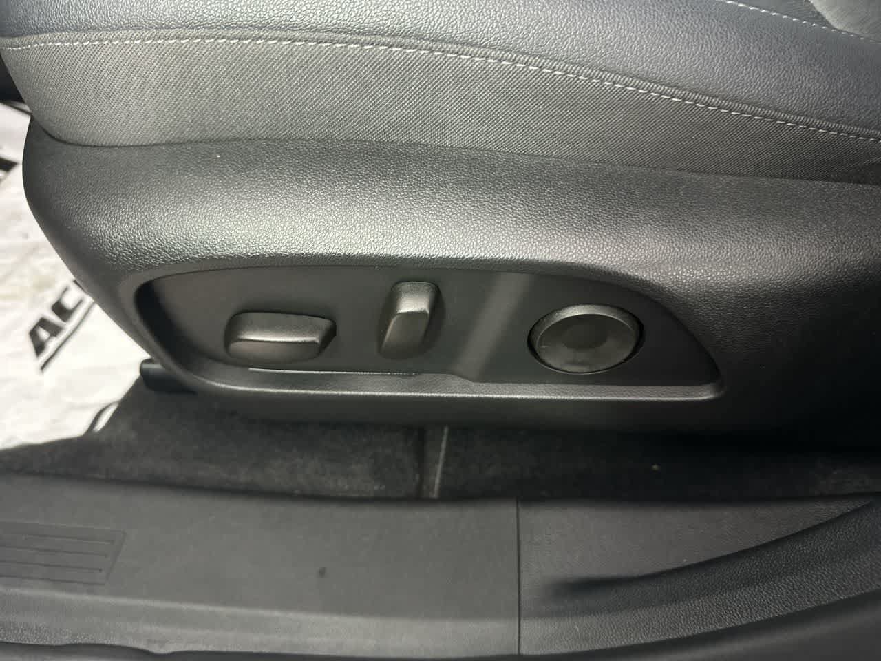 Used 2026 Chevrolet Equinox LT w/ Convenience Package II FWD image 12