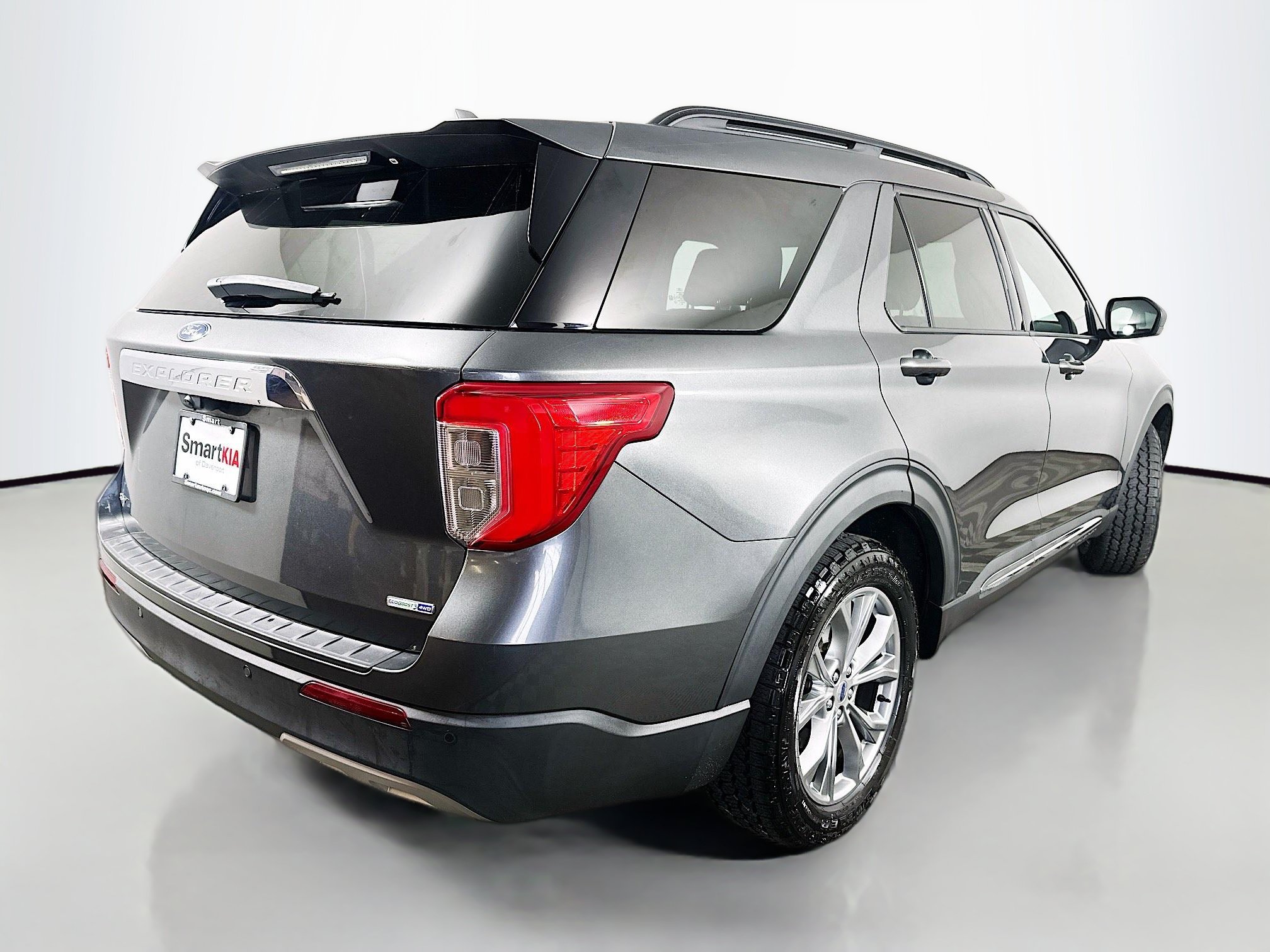 Used 2020 Ford Explorer XLT w/ Equipment Group 202A AWD/4WD image 7
