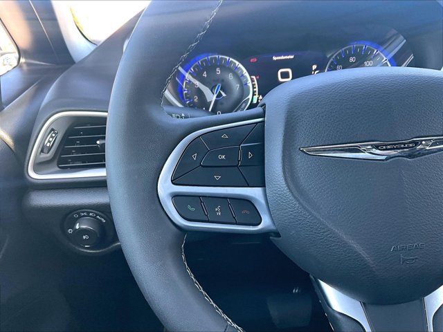 Used 2026 Chrysler Pacifica Select FWD image 18