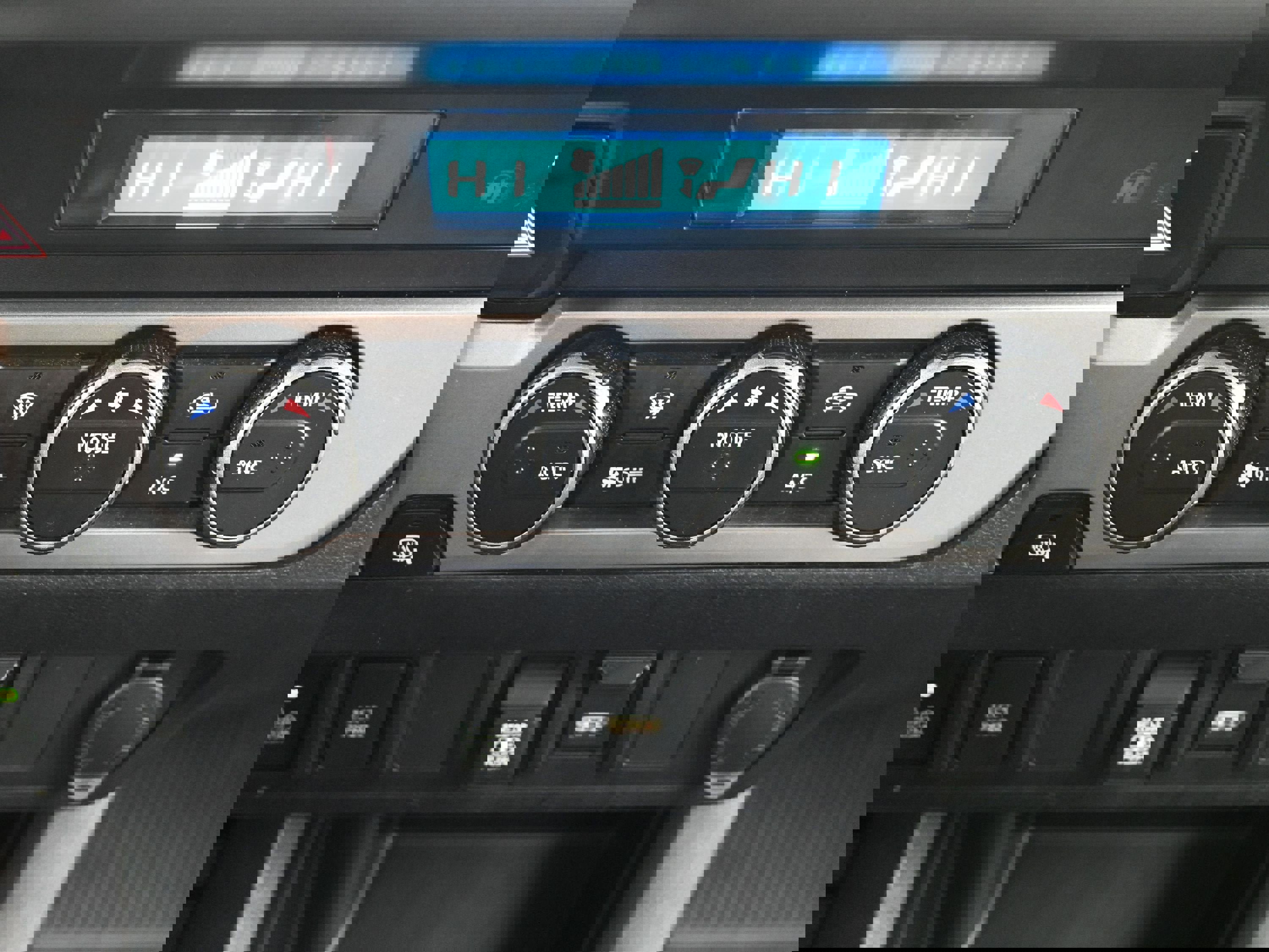 Used 2023 Toyota Tacoma SR5 w/ Technology Package image 15