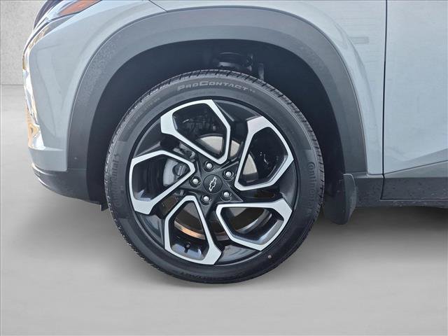 Used 2025 Chevrolet Trax RS w/ Sunroof Package FWD image 25
