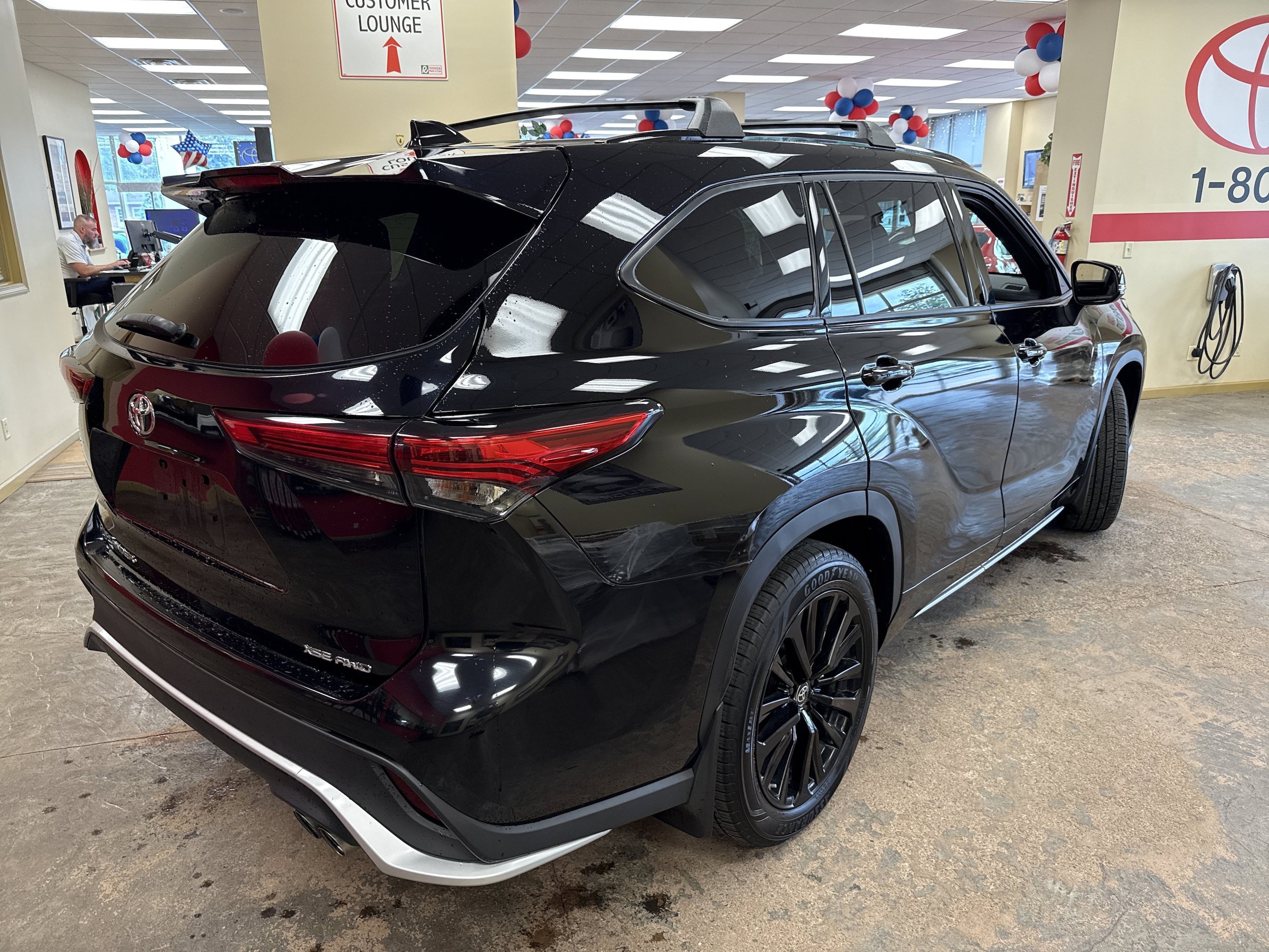 Used 2023 Toyota Highlander XSE AWD/4WD image 11