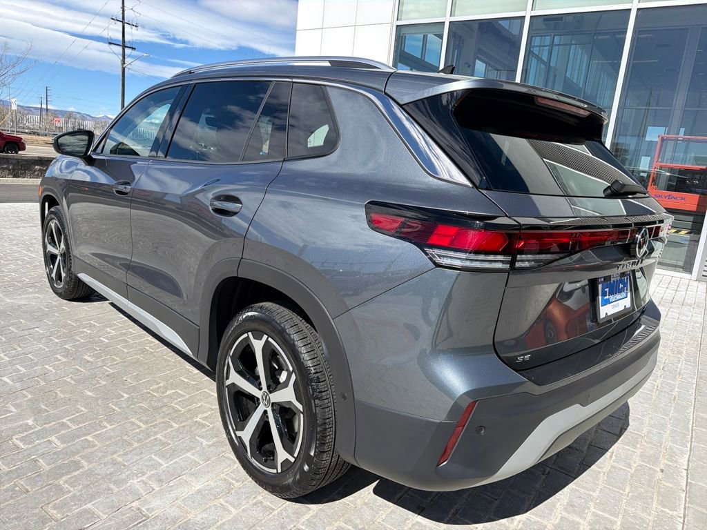 Certified 2025 Volkswagen Tiguan SE image 5