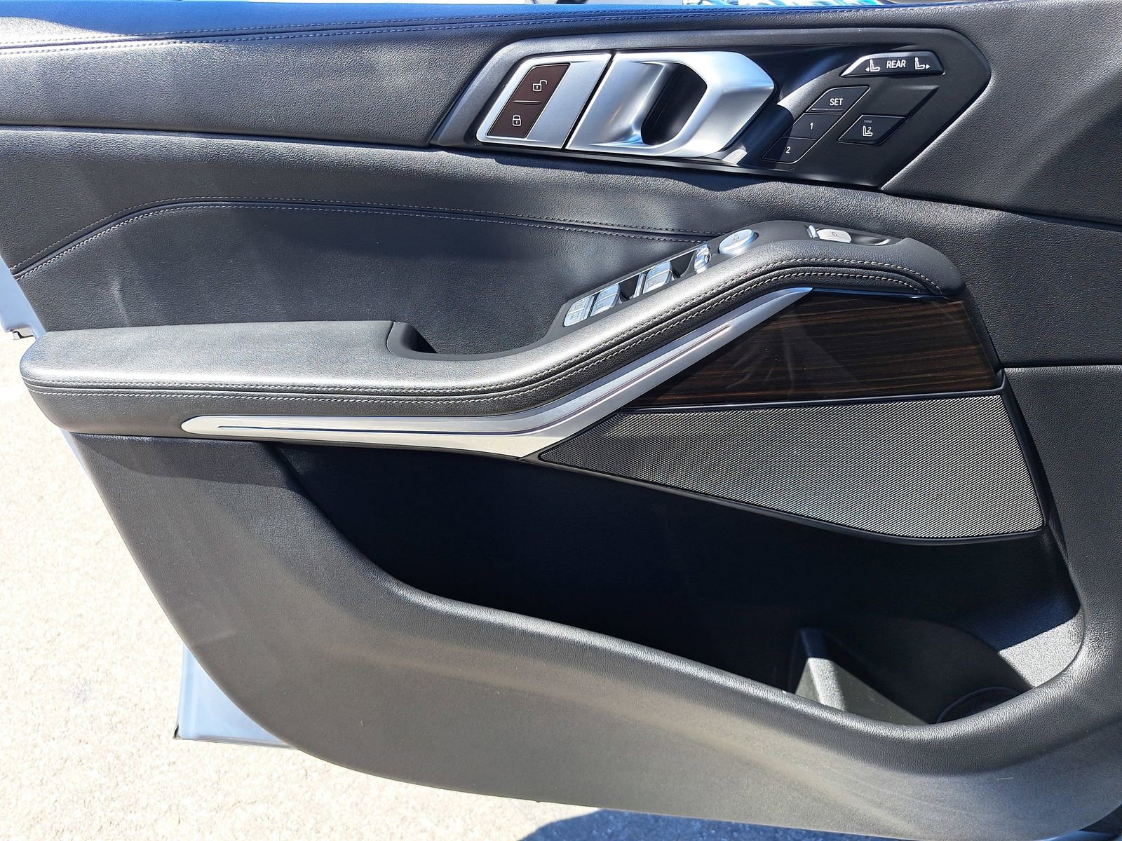 Used 2024 BMW X7 xDrive40i image 30