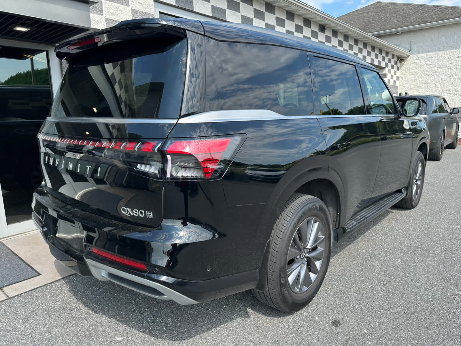 Used 2025 INFINITI QX80 Pure w/ Cargo Package AWD/4WD image 6