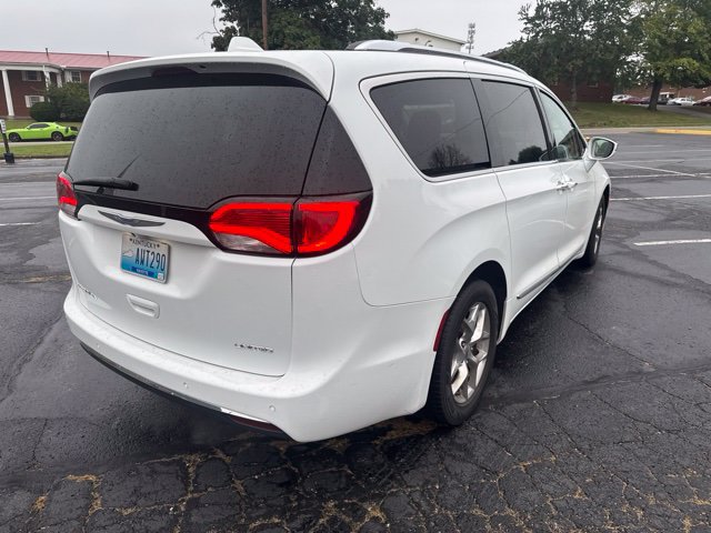 Used 2018 Chrysler Pacifica Limited FWD image 12