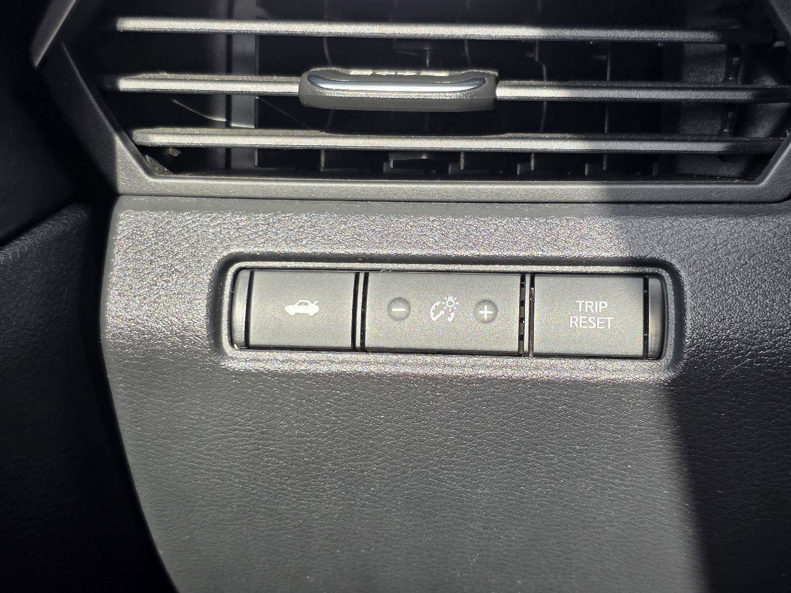 Used 2021 Nissan Altima 2.5 SR w/ SR Premium Package image 11