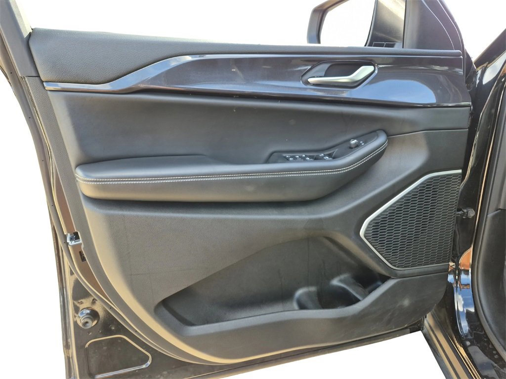 Used 2022 Jeep Grand Cherokee L Laredo w/ Luxury Tech Group I image 26