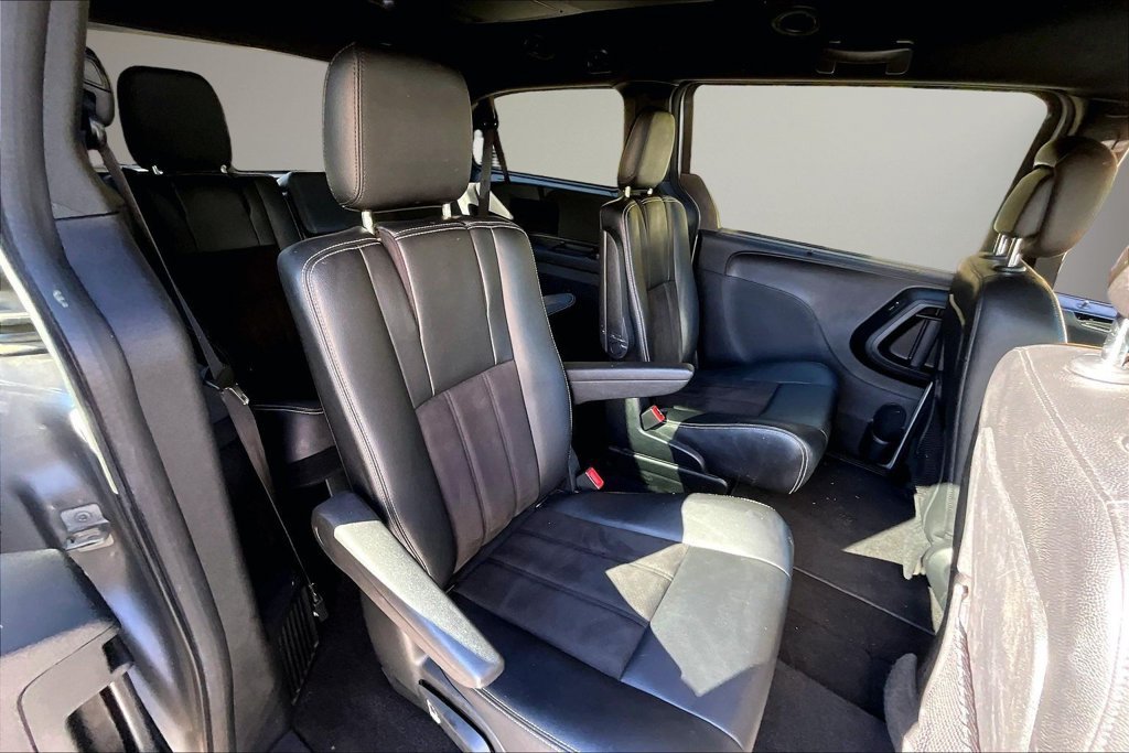 Used 2020 Dodge Grand Caravan SXT w/ Driver Convenience Group FWD image 23