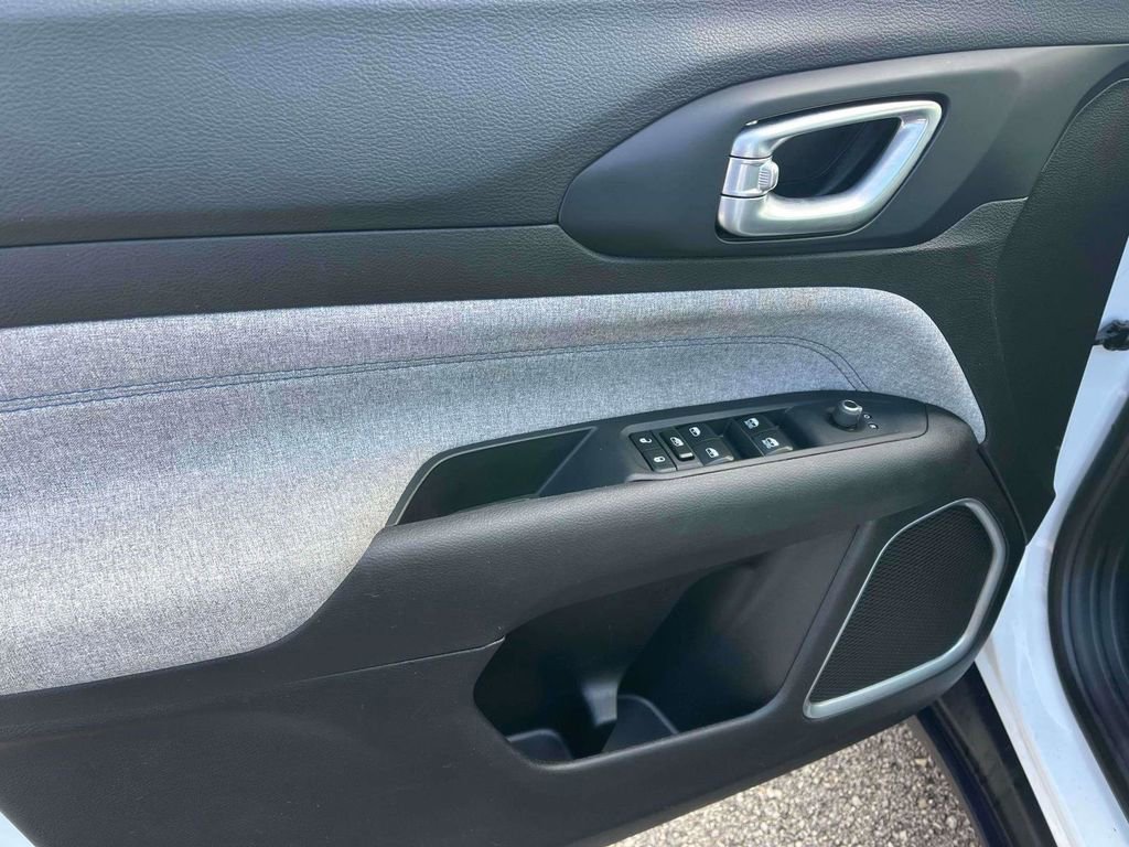 Used 2024 Jeep Compass Latitude AWD/4WD image 13