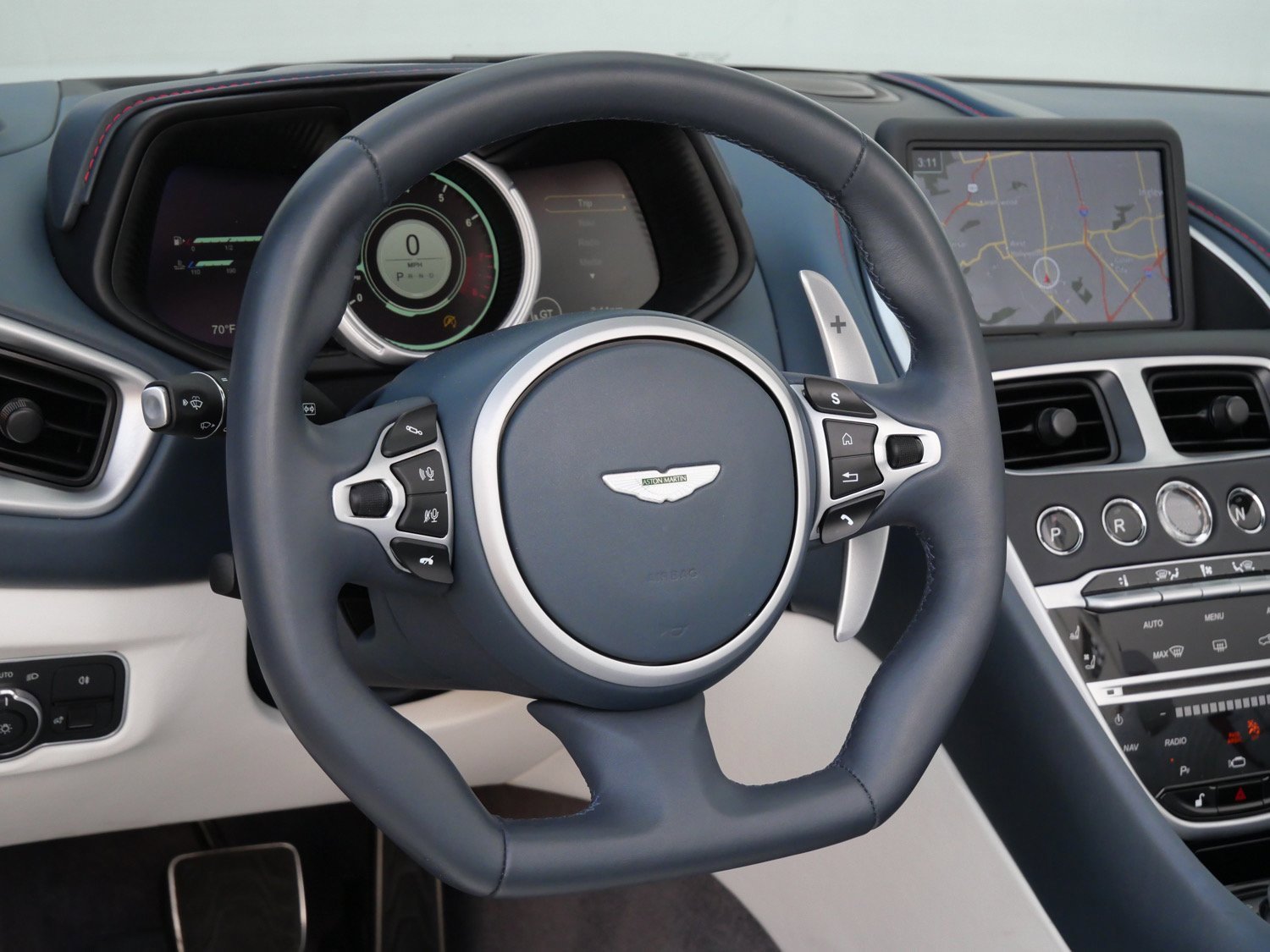 Used 2023 Aston Martin DB11 Volante image 10