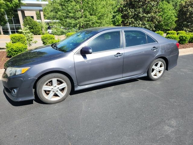 Used 2014 Toyota Camry SE FWD image 2
