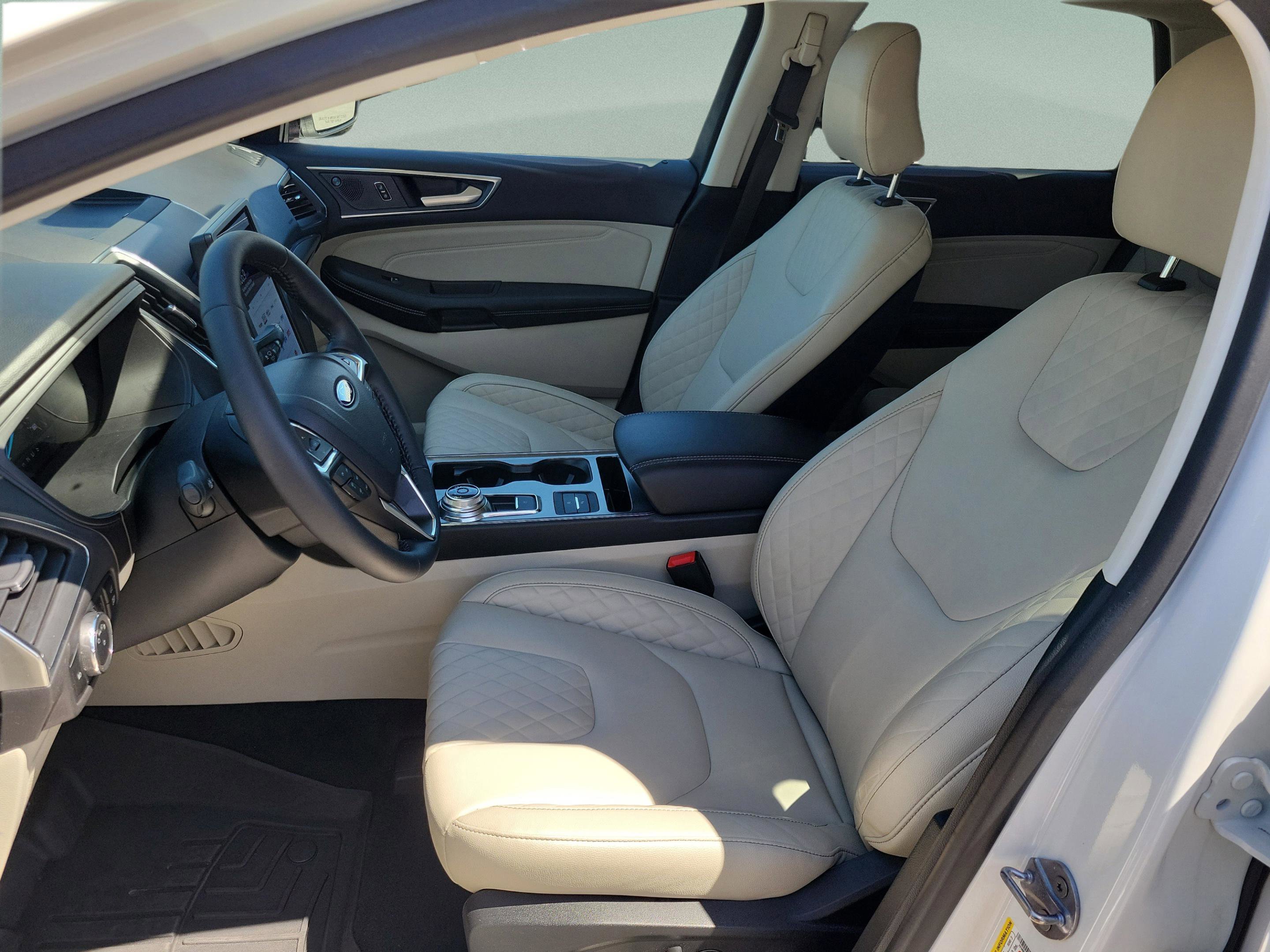 Used 2024 Ford Edge Titanium w/ Cargo Accessory Package AWD/4WD image 8