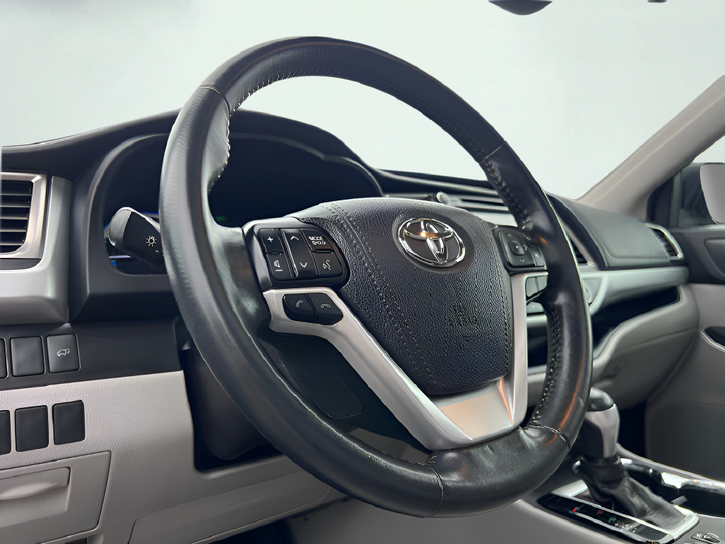 Used 2018 Toyota Highlander XLE AWD/4WD image 31