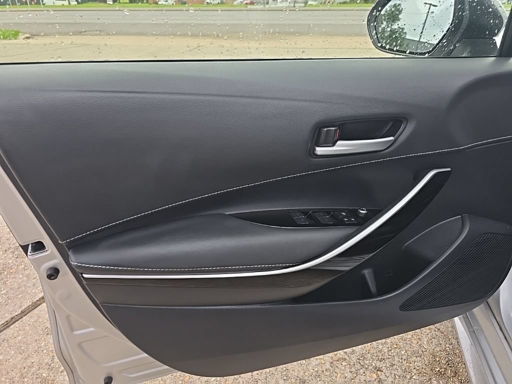 Used 2021 Toyota Corolla XSE FWD image 33
