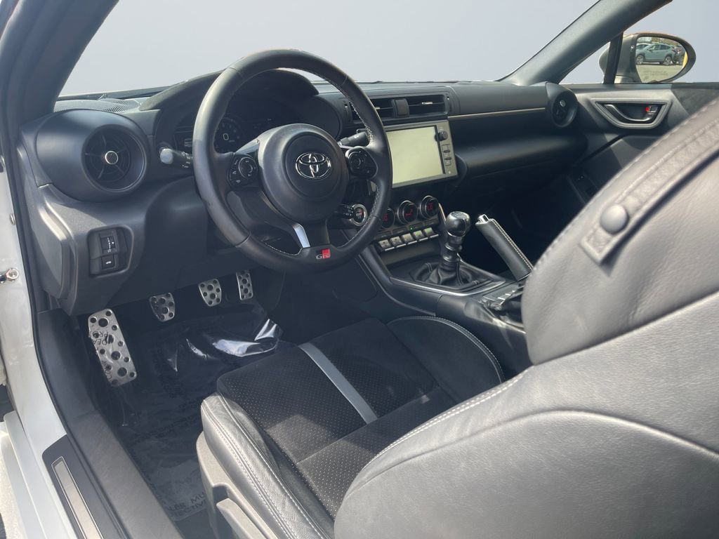 Used 2023 Toyota GR86 Premium w/ ALL Weather Mat Package (TMS) image 10