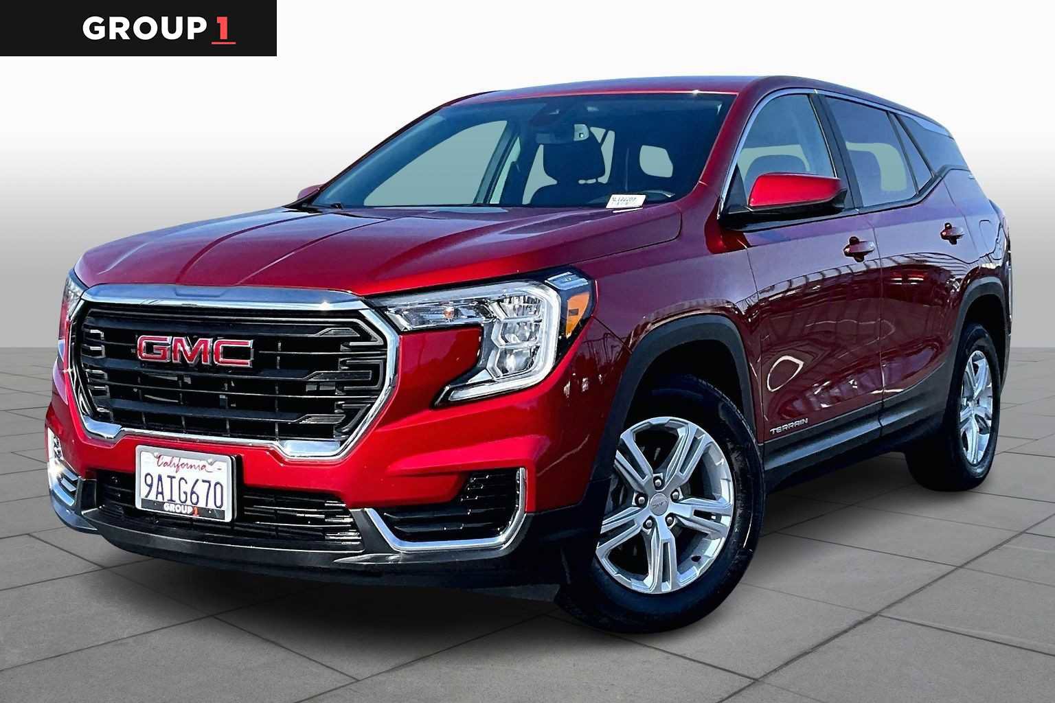 Used 2022 GMC Terrain SLE image 1