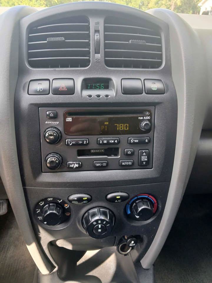 Used 2004 Hyundai Santa Fe GLS FWD image 10