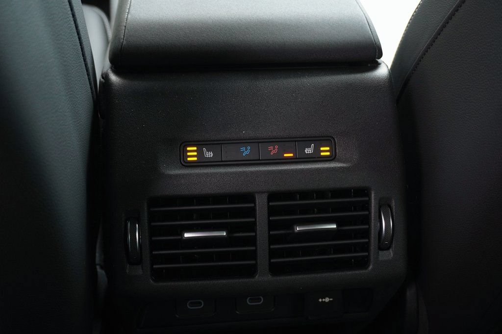 Certified 2026 Land Rover Discovery Sport Landmark AWD/4WD image 28
