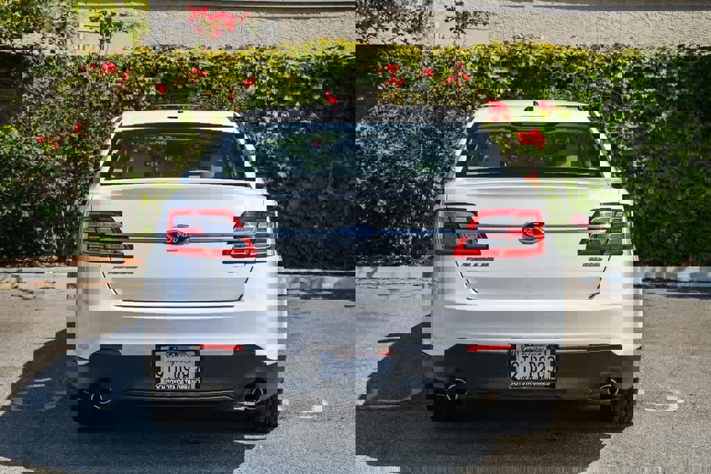 Used 2013 Ford Taurus SE image 7