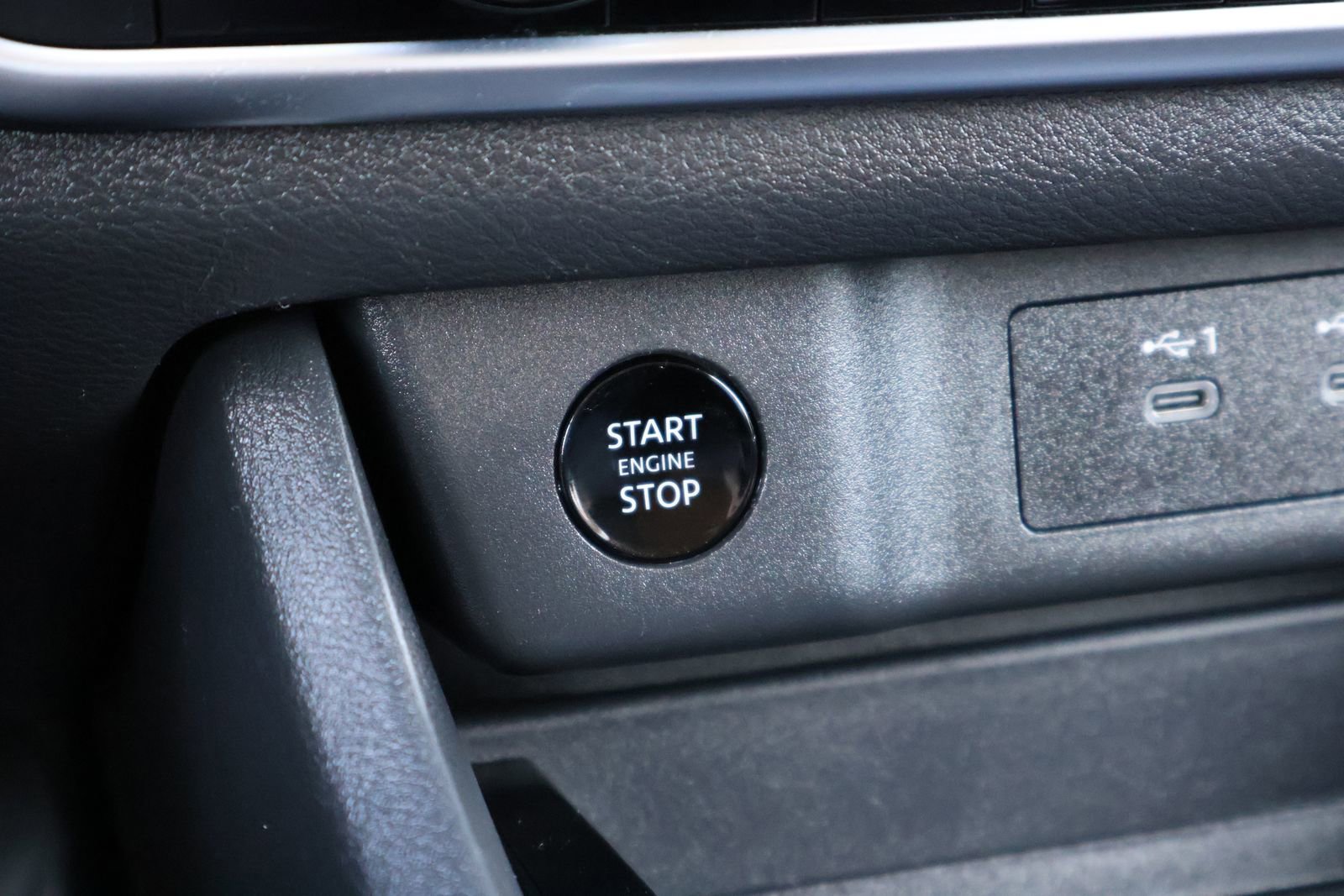 Used 2025 Nissan Rogue SV FWD image 27