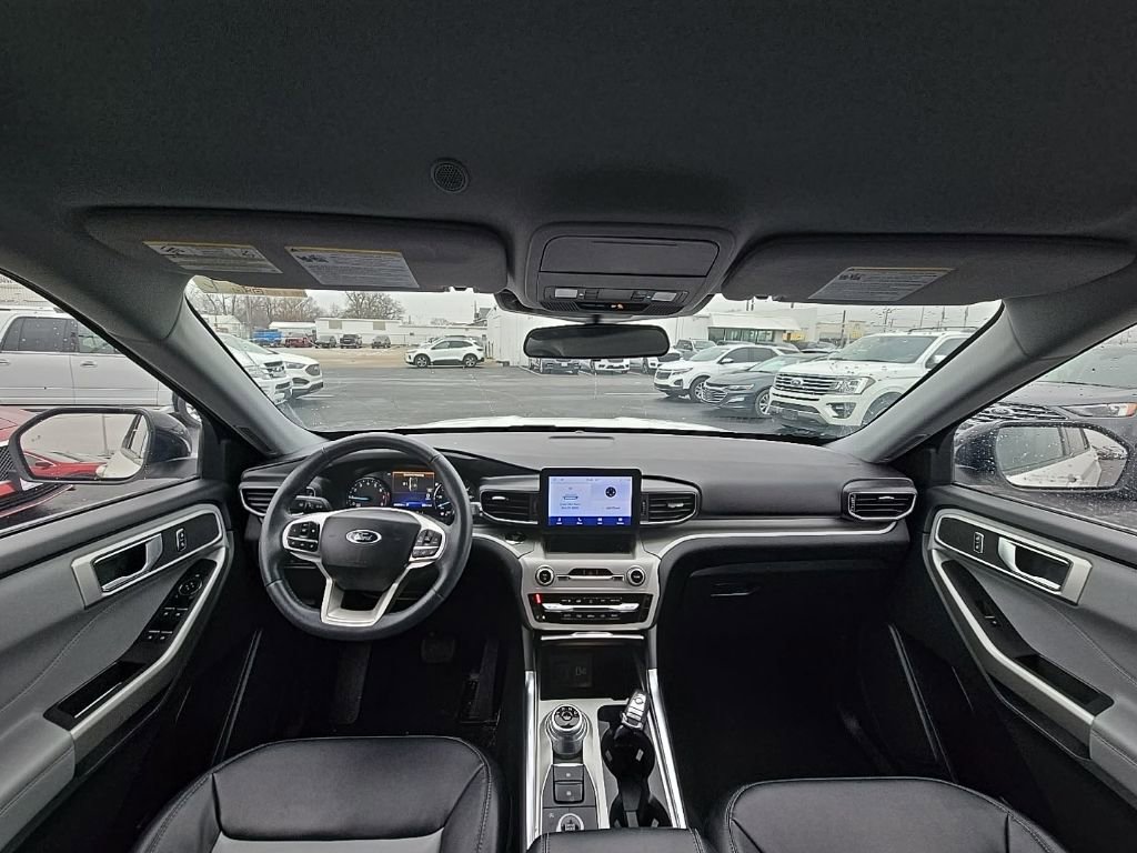 Used 2023 Ford Explorer XLT w/ Equipment Group 202A image 2