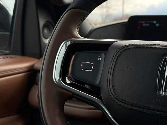 Used 2025 Lincoln Navigator L Reserve image 10