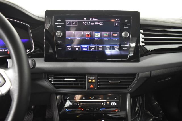 Used 2025 Volkswagen Jetta SE image 18