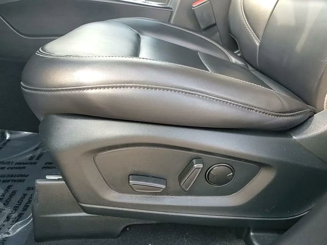 Used 2024 Ford Explorer XLT w/ Equipment Group 202A image 16