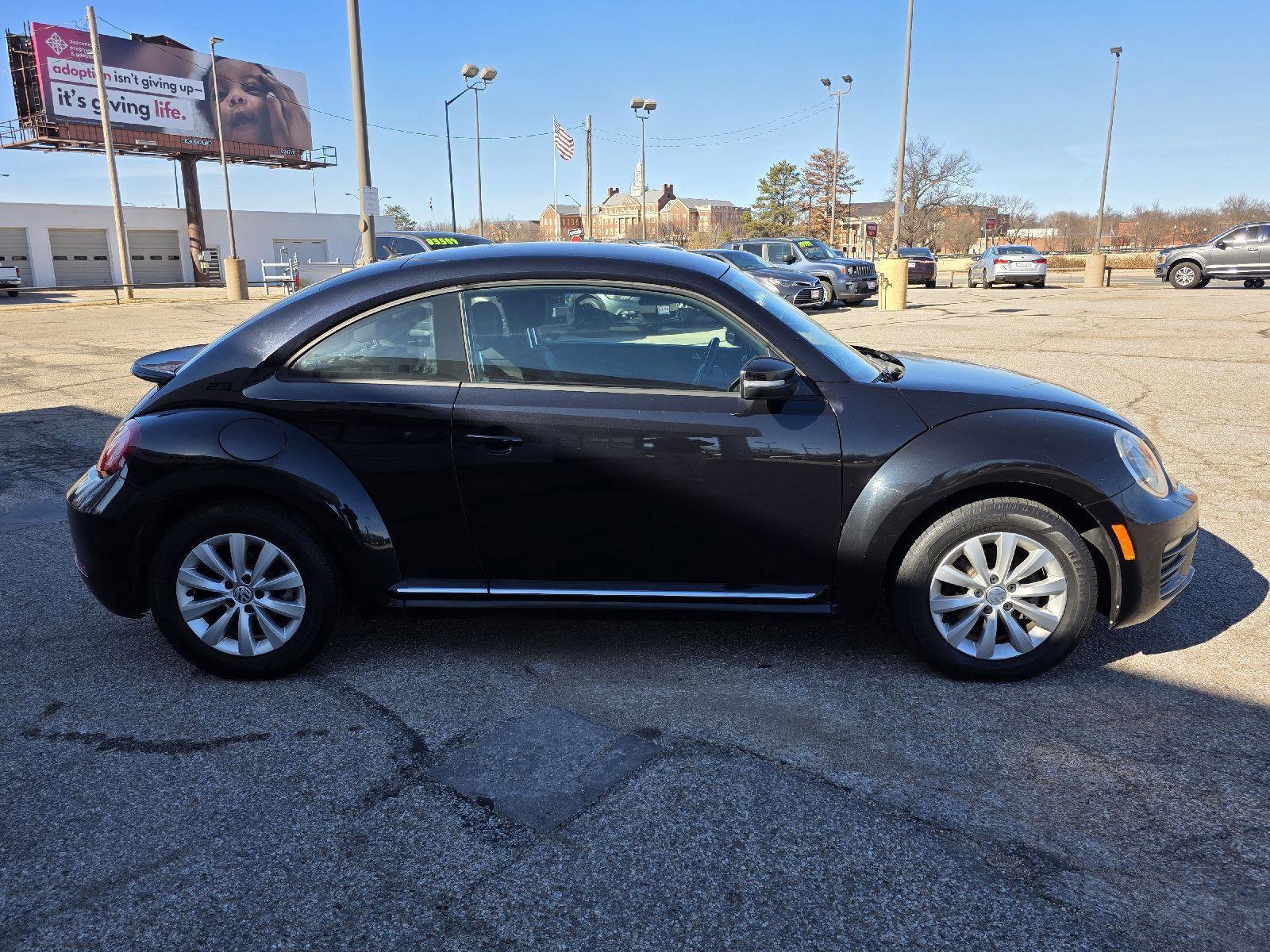 Used 2019 Volkswagen Beetle 2.0T S FWD image 4