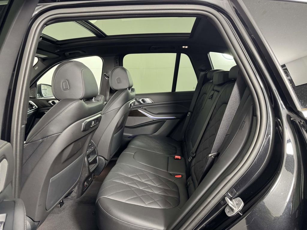 Used 2025 BMW X5 xDrive50e w/ Premium Package image 33