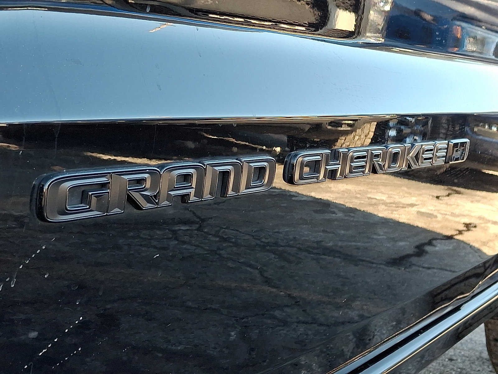 Used 2022 Jeep Grand Cherokee Laredo X image 32