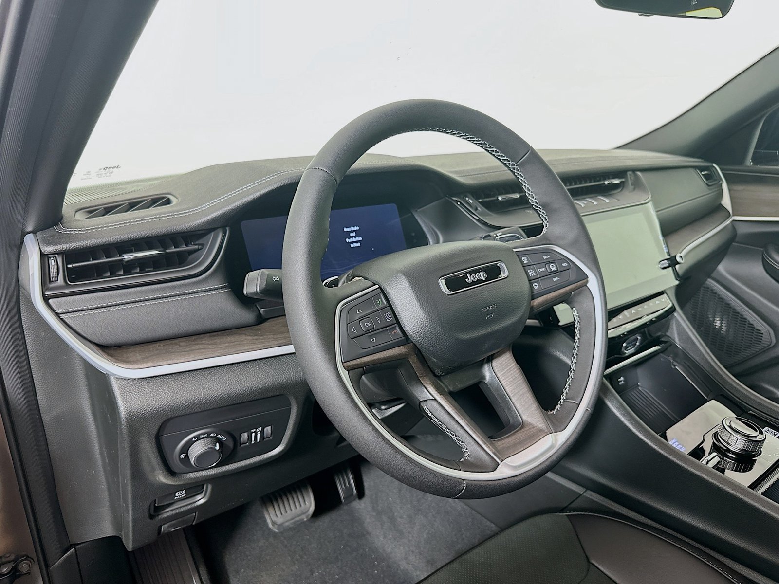 New 2026 Jeep Grand Cherokee L 4WD image 9