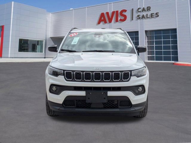 Used 2025 Jeep Compass Latitude w/ Sun & Sound Group image 2