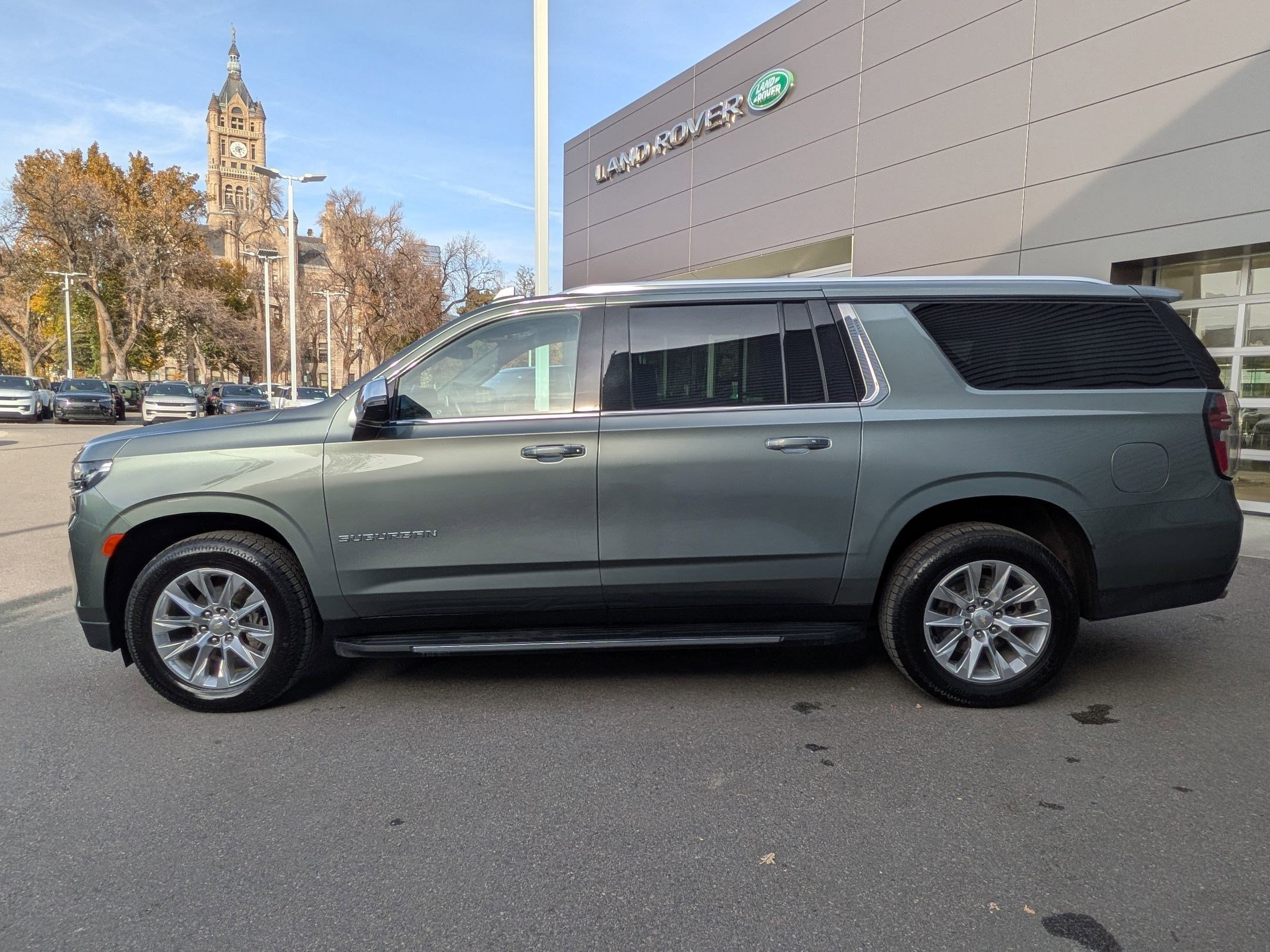 Used 2023 Chevrolet Suburban Premier image 7