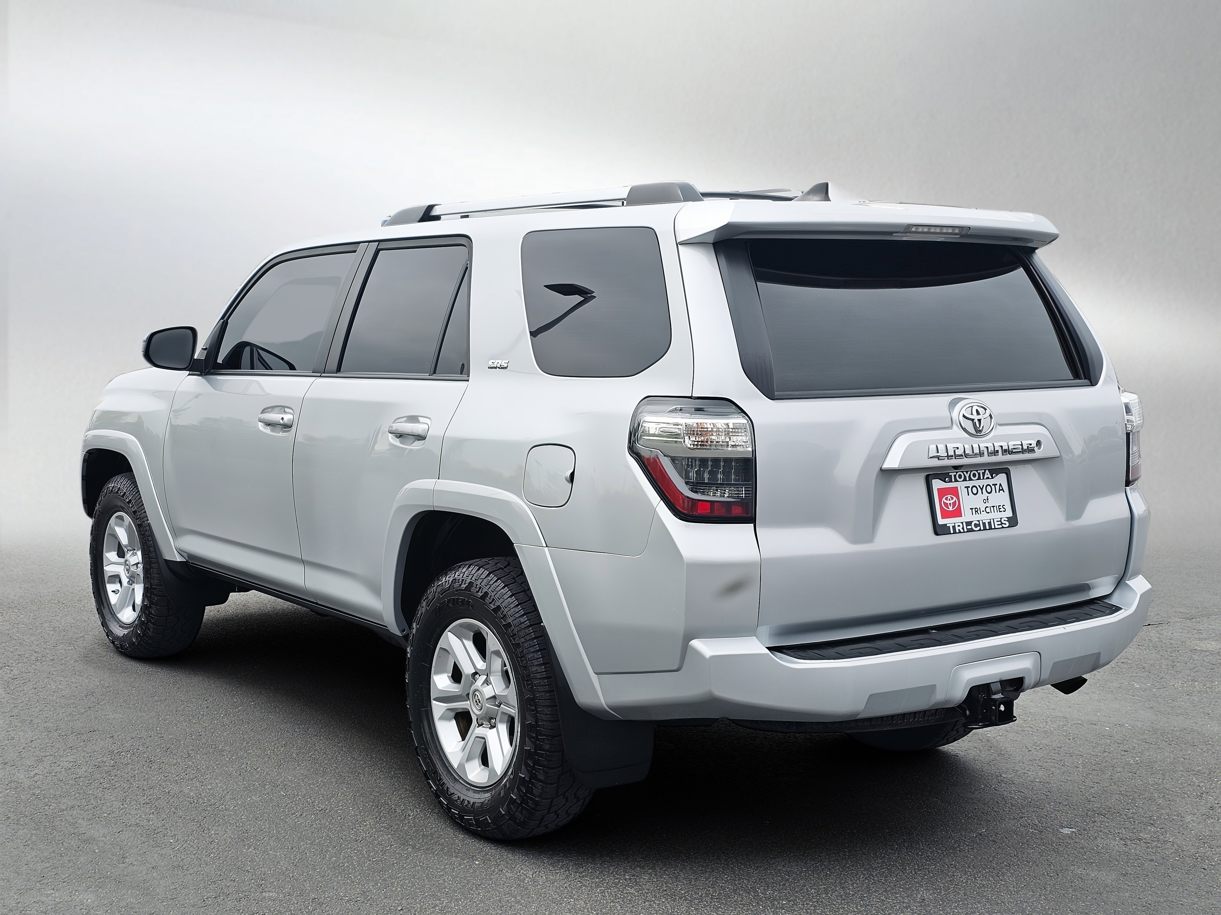 Used 2019 Toyota 4Runner SR5 AWD/4WD image 3