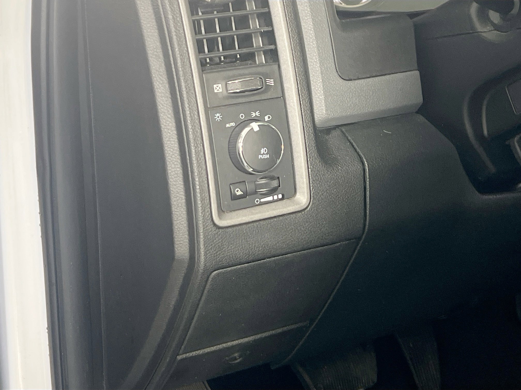 Used 2018 RAM 1500 Express image 10