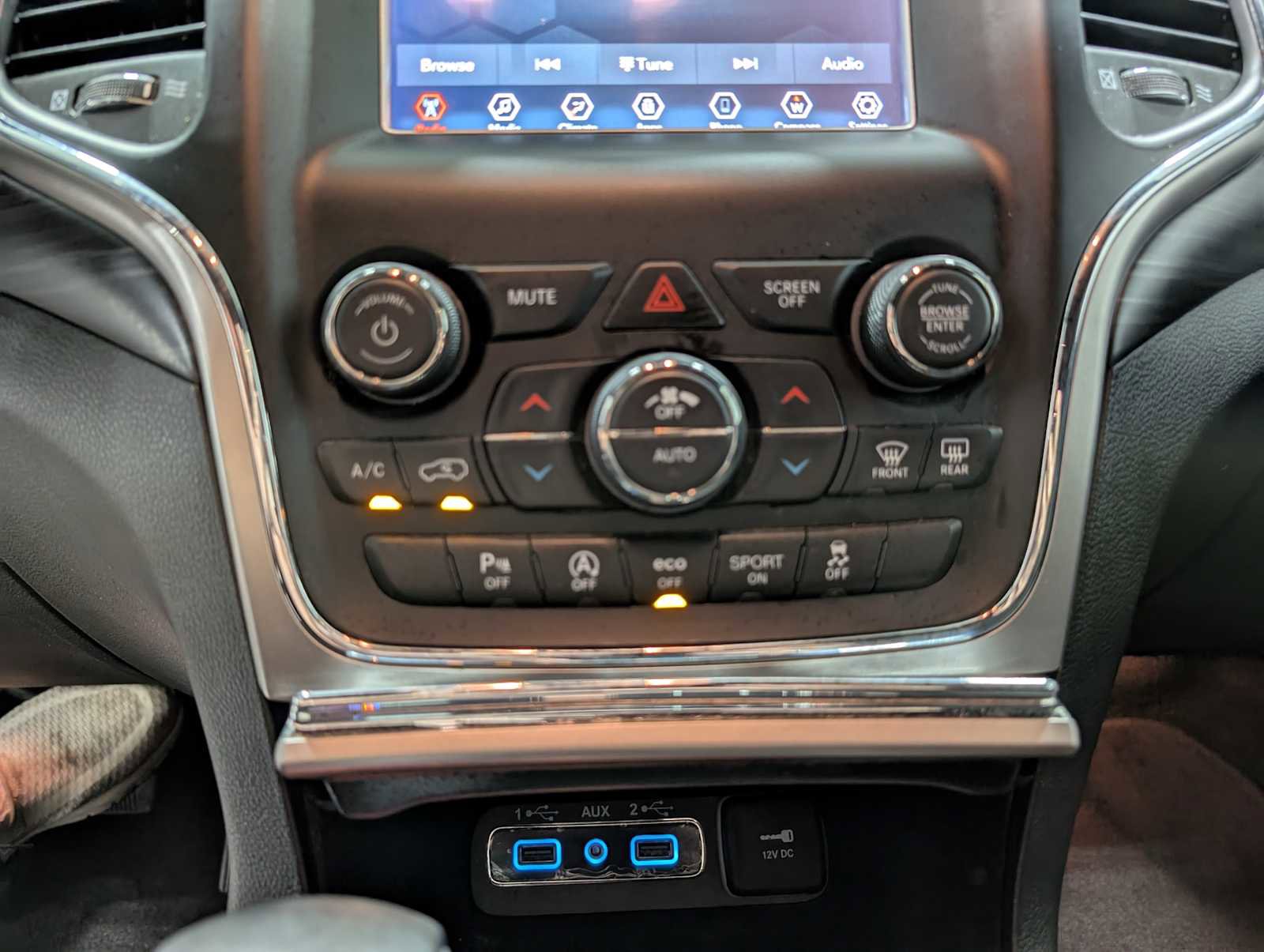 Used 2019 Jeep Grand Cherokee Laredo image 30