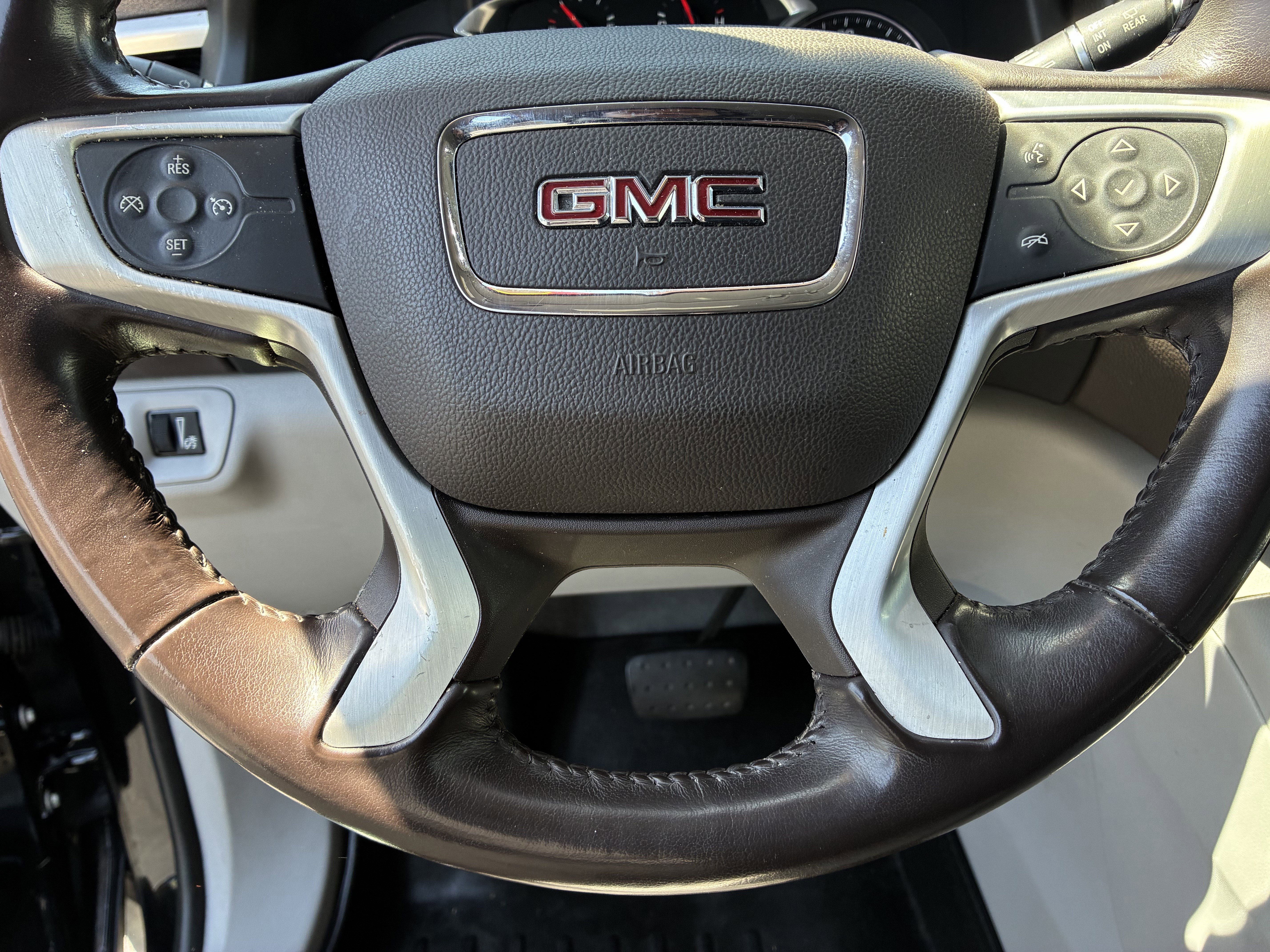 Used 2019 GMC Acadia SLT image 28