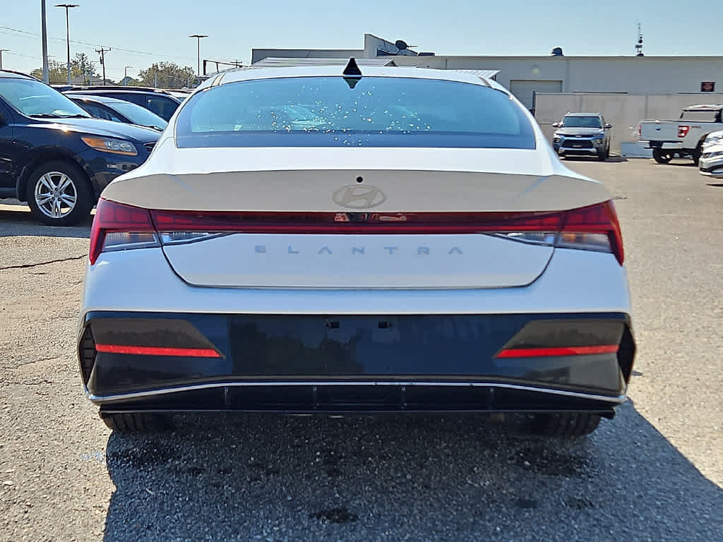 Used 2025 Hyundai Elantra SEL FWD image 5
