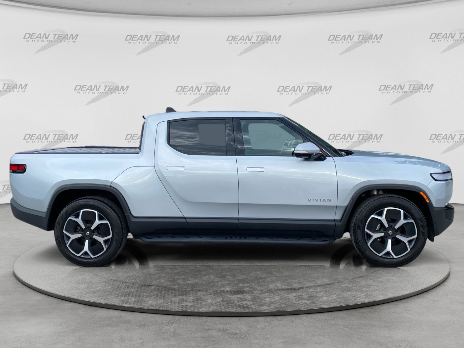 Used 2024 Rivian R1T Adventure Dual AWD/4WD image 9