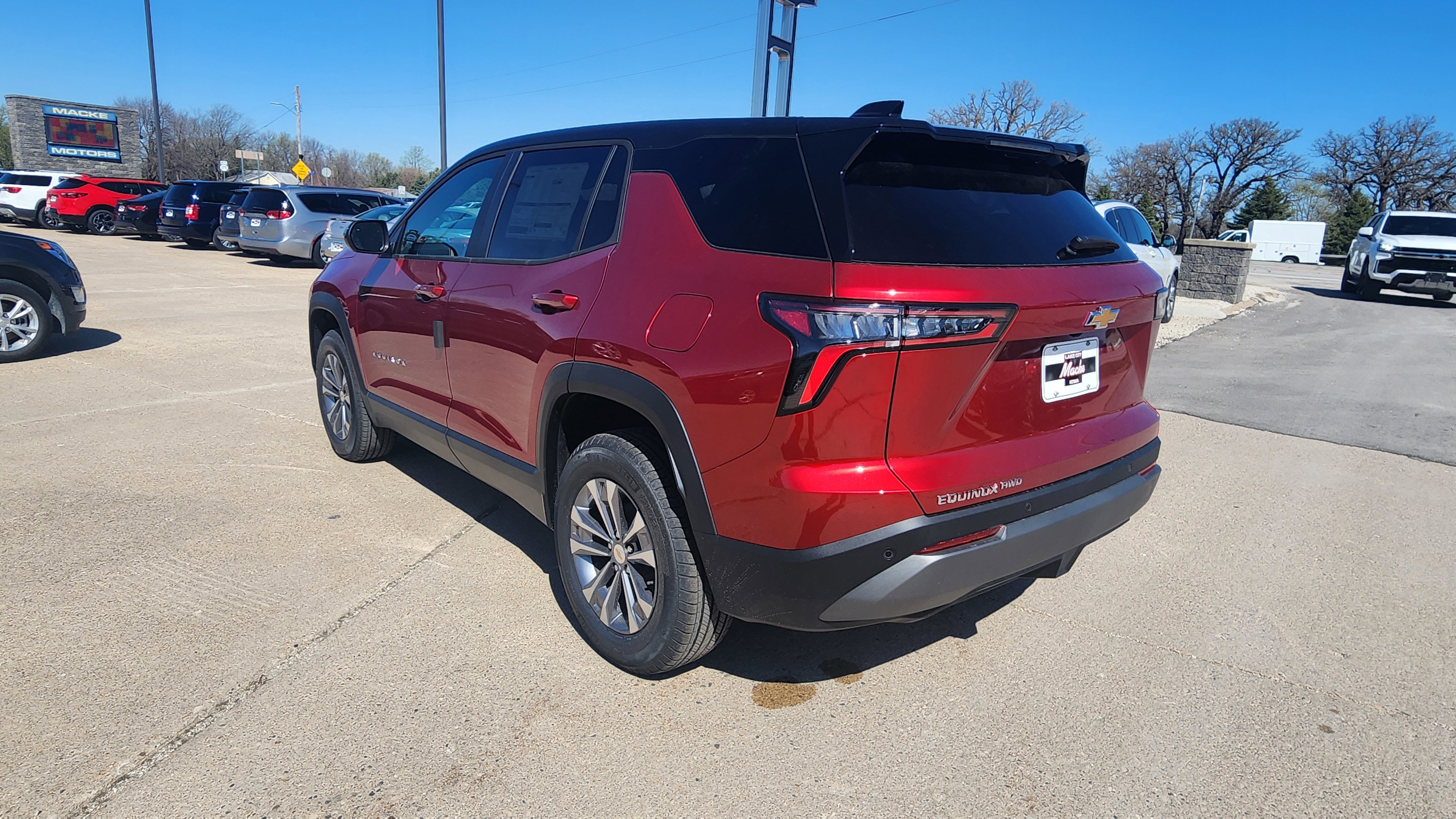 New 2026 Chevrolet Equinox LT w/ Convenience Package II AWD/4WD image 7