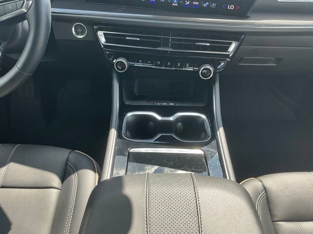 Used 2025 Chevrolet Traverse High Country w/ LPO, Floor Liner Package AWD/4WD image 27