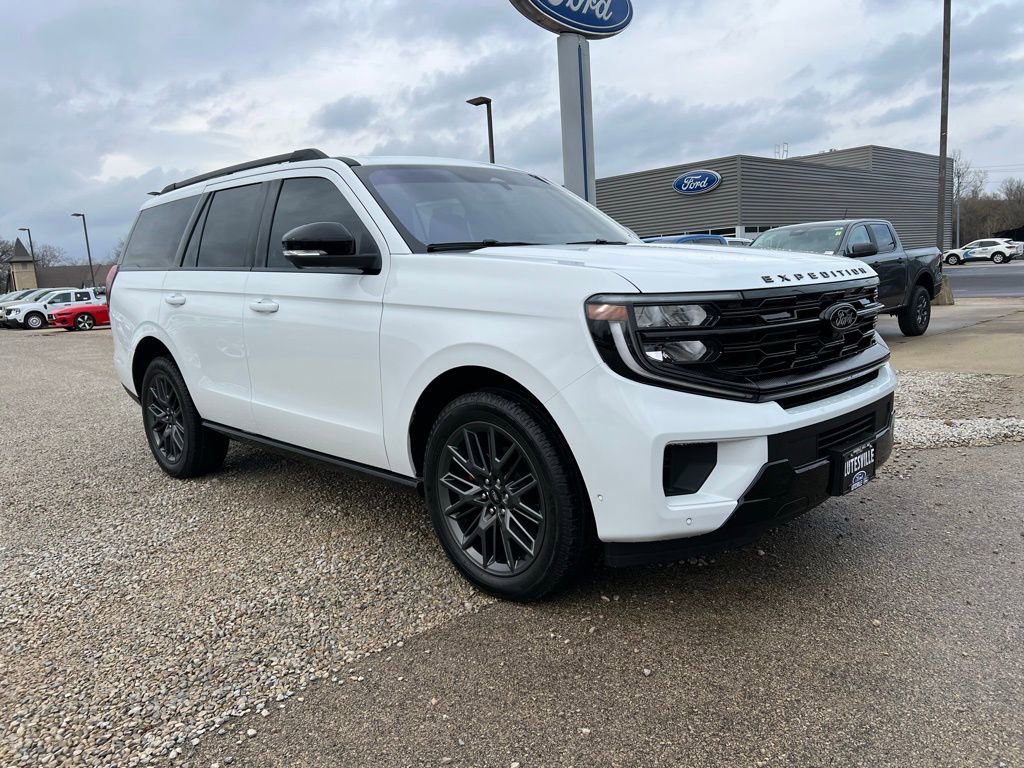 Used 2025 Ford Expedition Platinum w/ Stealth Performance Package image 2