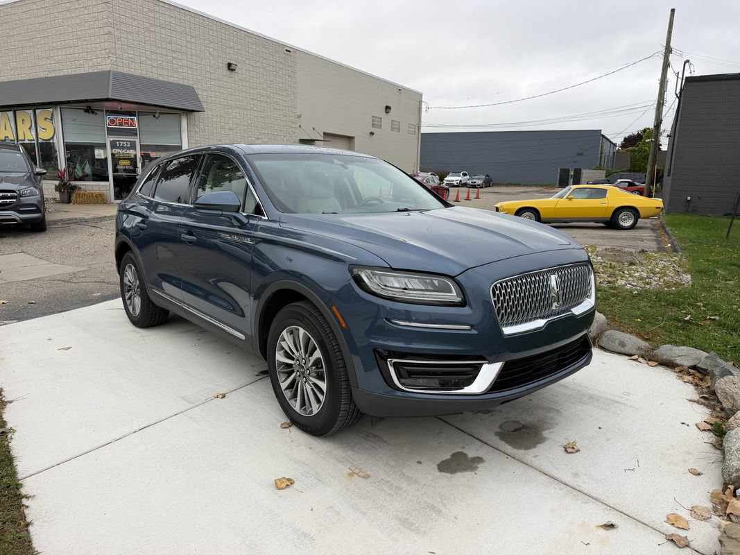 Used 2019 Lincoln Nautilus Select AWD/4WD image 3